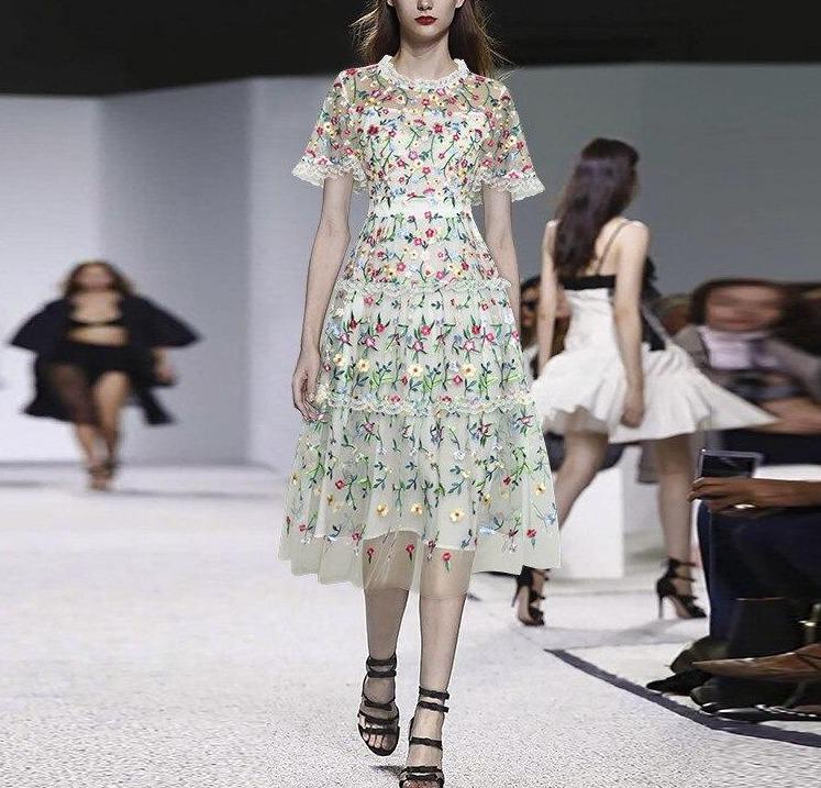 Fehér Modern Vintage Ruha